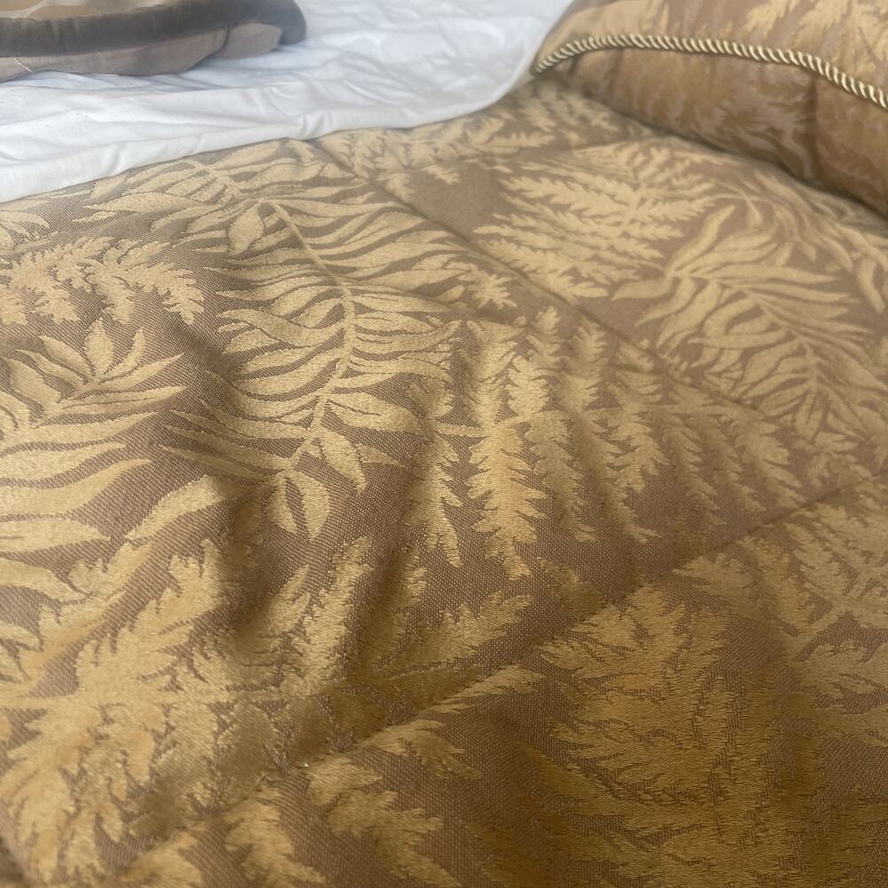 Laura Ashley Lifestyles Queen Comforter Brown Gold Fern Jacquard Velvet Trim